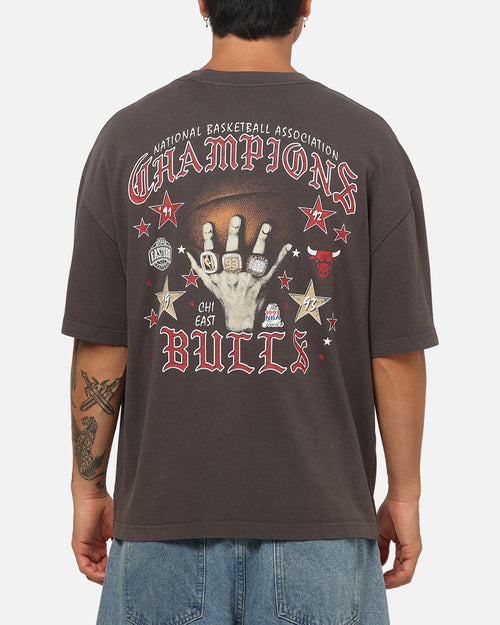 Mitchell & Ness Chicago Bulls Blackletter Champs Box T-Shirt Slate