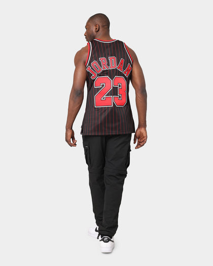 Mitchell & Ness Chicago Bulls Michael Jordan '95-'96 #23 Authentic Jersey Black