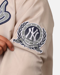 New Era New York Yankees Sports Classics Pullover Windbreaker Stone/OTC