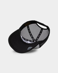 Von Dutch Flying Eyeball Trucker Snapback White/Black