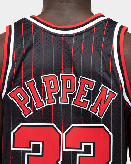 Mitchell & Ness Chicago Bulls Scottie Pippen '95-'96 #33 Swingman Jersey Black