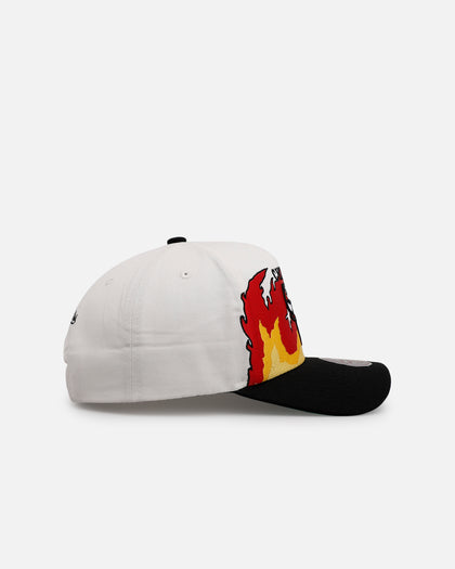 Mitchell & Ness Chicago Bulls 'Flametooth' Pro Pinch Snapback White/Black