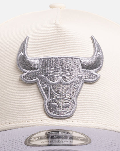 New Era Chicago Bulls 'Chrome Grey' 9FORTY A-Frame Snapback White/Silver