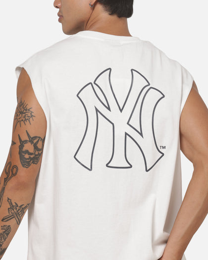 Majestic Athletic New York Yankees Blackletter Script Box Muscle T-Shirt Vintage White
