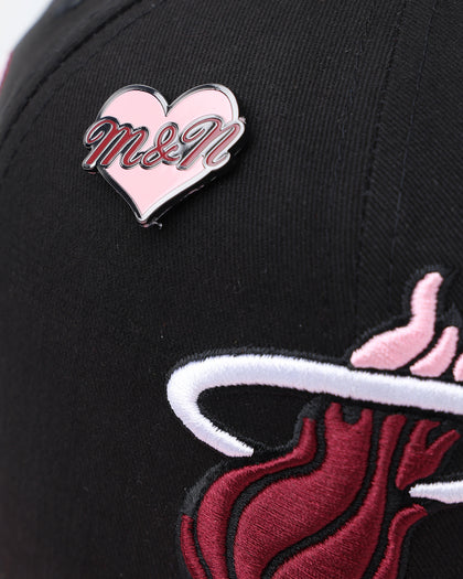 Mitchell & Ness Miami Heat 'Love & Devotion' Snapback Black/Pink