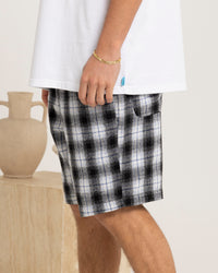 Carre Daily Shorts Black Plaid