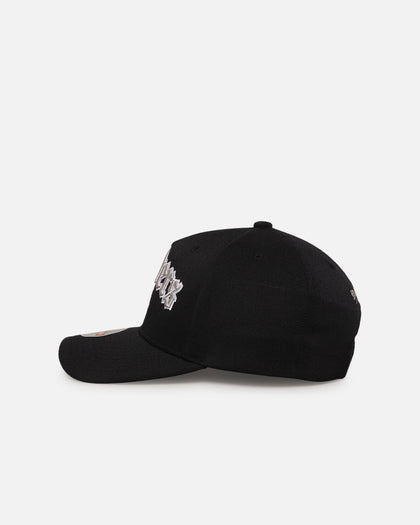 Mitchell & Ness Las Vegas Raiders 'Old English Classic' MVP Snapback Black