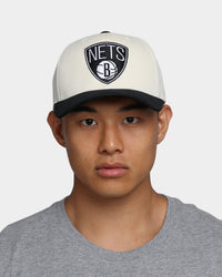 Mitchell & Ness Brooklyn Nets Pro Crown Snapback Off White/Black
