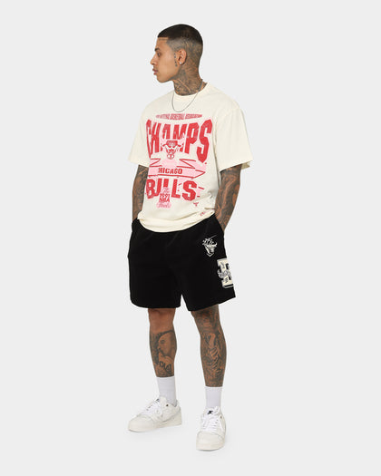 Mitchell & Ness Chicago Bulls St Valentine's Day T-Shirt Unbleached