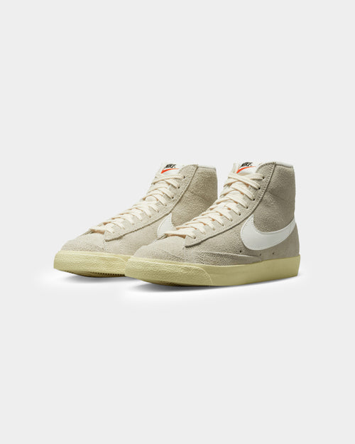 Nike Women's Blazer Mid '77 Vintage Light Bone/Sail