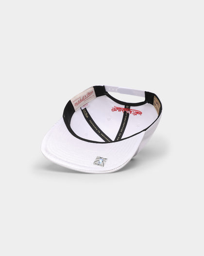 Mitchell & Ness Chicago Bulls '1991 Champions' Deadstock Snapback White