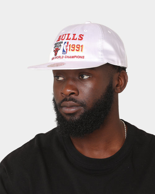 Mitchell & Ness Chicago Bulls '1991 Champions' Deadstock Snapback White