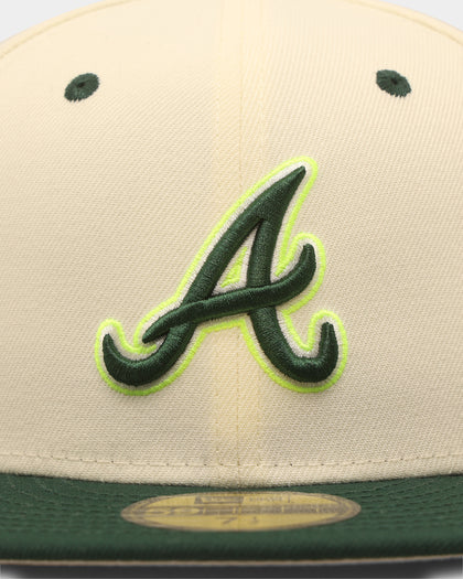 New Era Atlanta Braves 'Caddy Green' 59FIFTY Fitted Chrome White