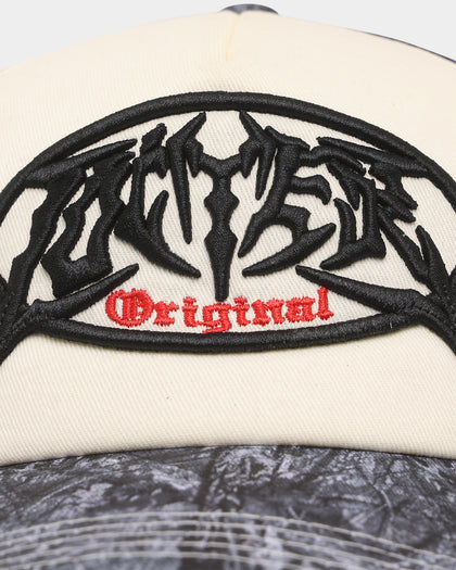 Loiter Metal Badge Trucker Off White/Black